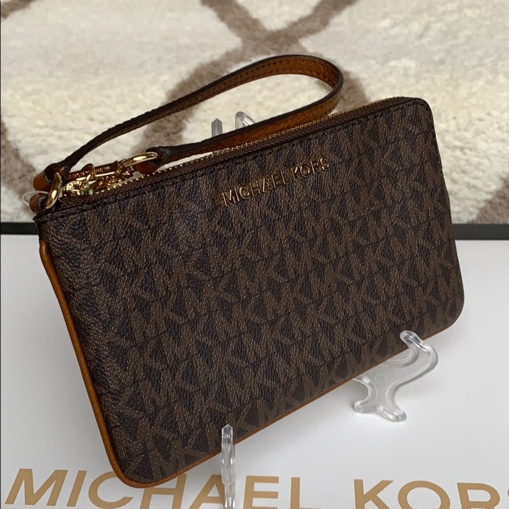 Michael Kors Jet Set Travel Lg Top Zip Wrislet - Picture 12 of 16